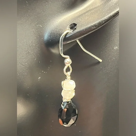 💋🎀genuine black onyx and blue flash moonstone glass earrings -NWT - Picture 5 of 7